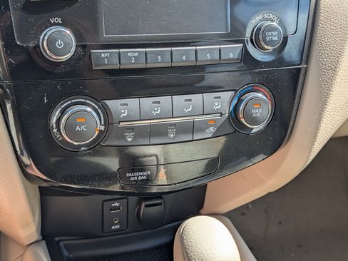 Used 2015 Nissan Rogue S w/ S Family Package AWD/4WD image 23