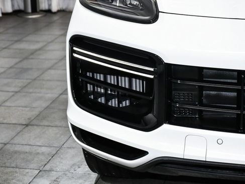 Used 2023 Porsche Cayenne Turbo S image 79