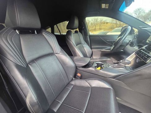 Used 2021 Toyota Venza Limited image 9