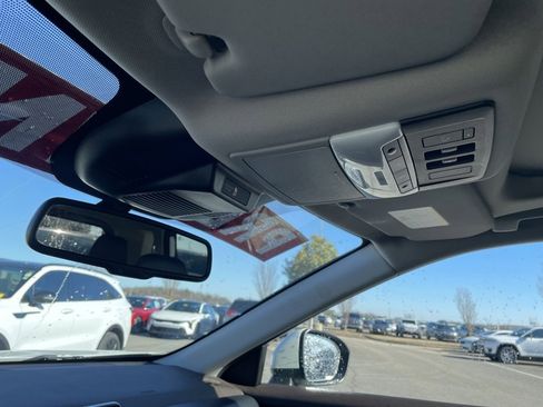 Used 2023 Nissan Rogue SL image 21