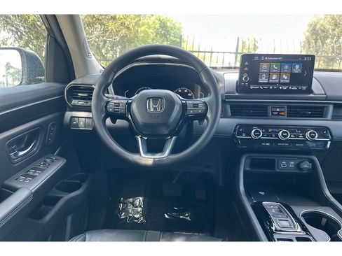 Used 2024 Honda Pilot Touring image 16
