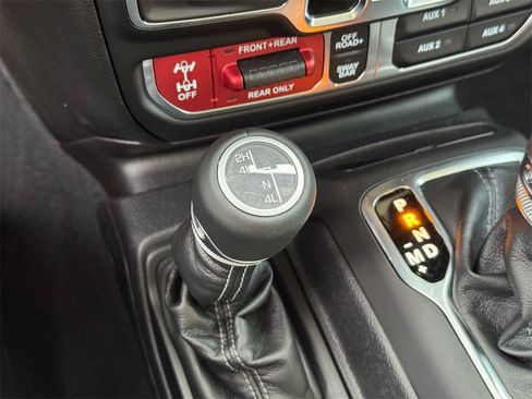 Used 2025 Jeep Wrangler Unlimited Rubicon image 32