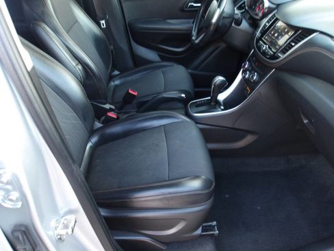 Used 2018 Chevrolet Trax LT w/ LT Convenience Package image 7