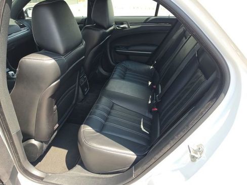 Used 2018 Chrysler 300 S AWD/4WD image 9