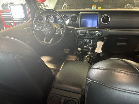 Used 2021 Jeep Gladiator Overland AWD/4WD image 7