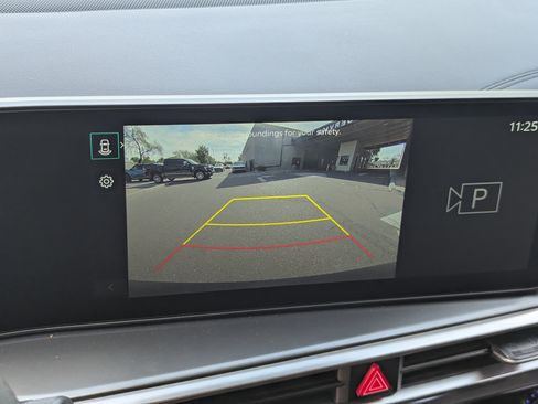 Certified 2025 Kia Sorento LX image 25