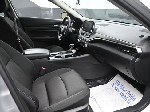 Used 2024 Nissan Altima 2.5 SV image 19
