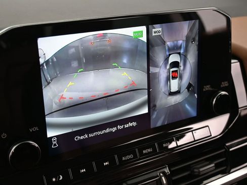 Used 2023 Nissan Pathfinder Platinum image 24