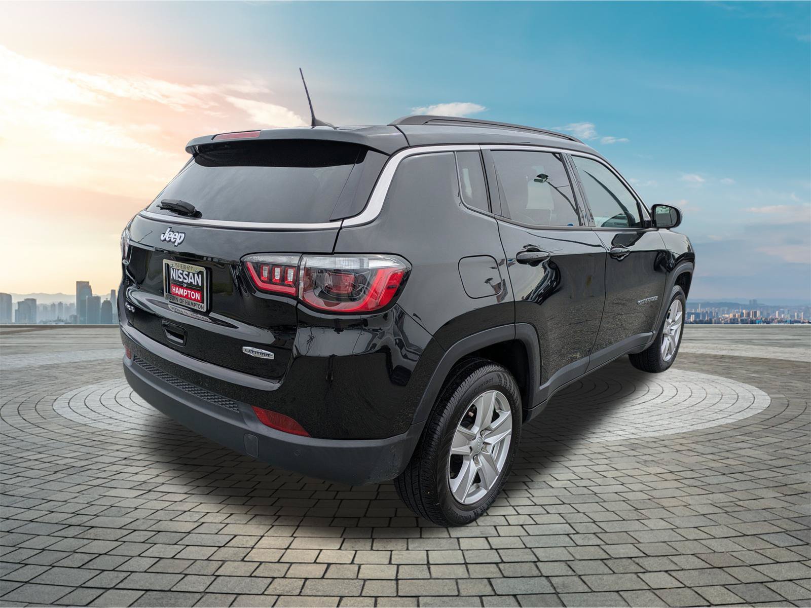 Used 2022 Jeep Compass Latitude w/ Sun and Sound Group AWD/4WD image 5