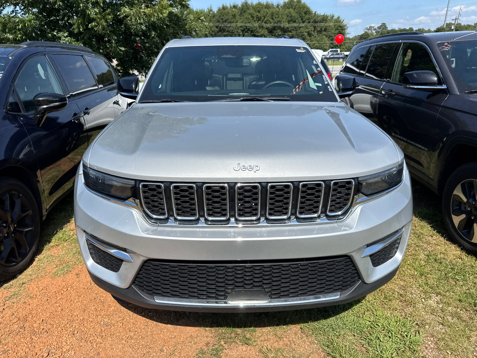 Used 2024 Jeep Grand Cherokee Limited 4xe AWD/4WD image 2