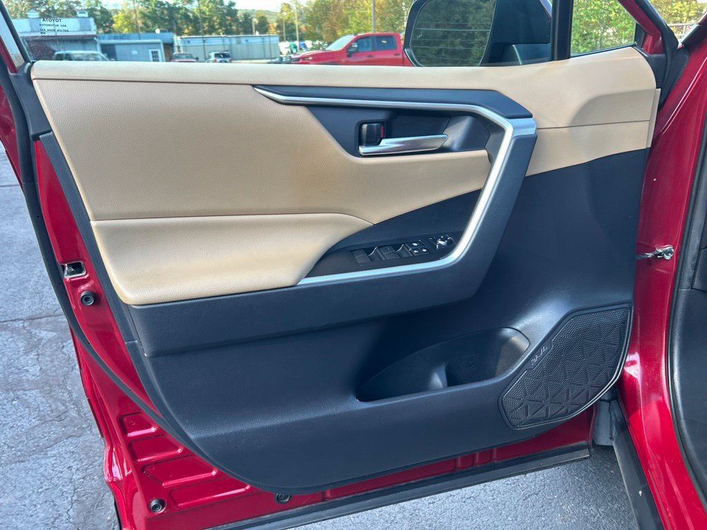 Used 2019 Toyota RAV4 XLE w/ All Weather Liner Package AWD/4WD image 10