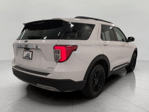 Used 2024 Ford Explorer XLT w/ Equipment Group 202A AWD/4WD image 19