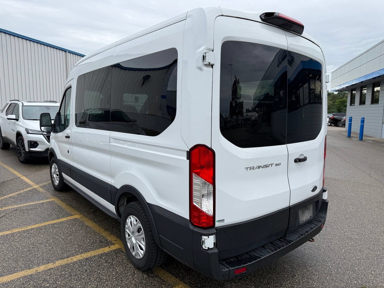 Used 2019 Ford Transit 150 XLT RWD image 4