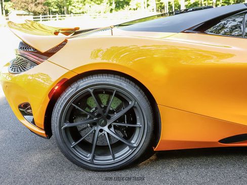 Used 2026 McLaren 750S Spider RWD image 10