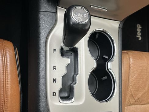 Used 2012 Jeep Grand Cherokee Overland image 24