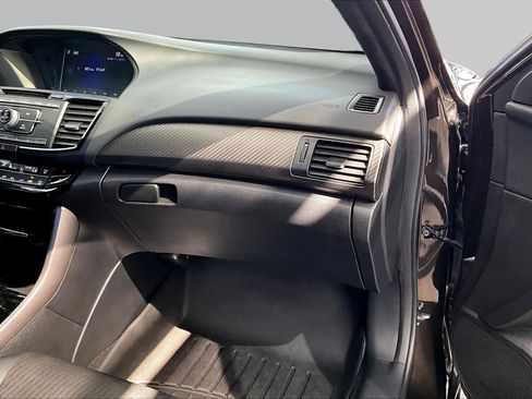 Used 2017 Honda Accord Sport image 19