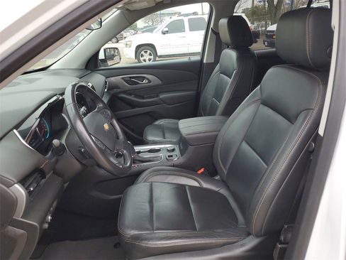 Used 2020 Chevrolet Traverse LT image 19