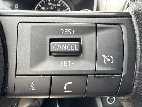 Used 2023 Nissan Rogue S AWD/4WD image 18