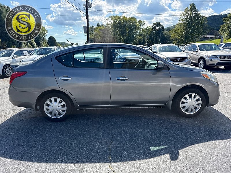 Used 2013 Nissan Versa SV FWD image 7