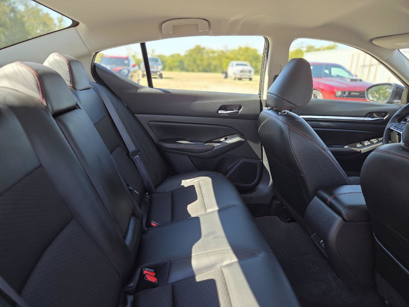 Used 2025 Nissan Altima 2.5 SR FWD image 34
