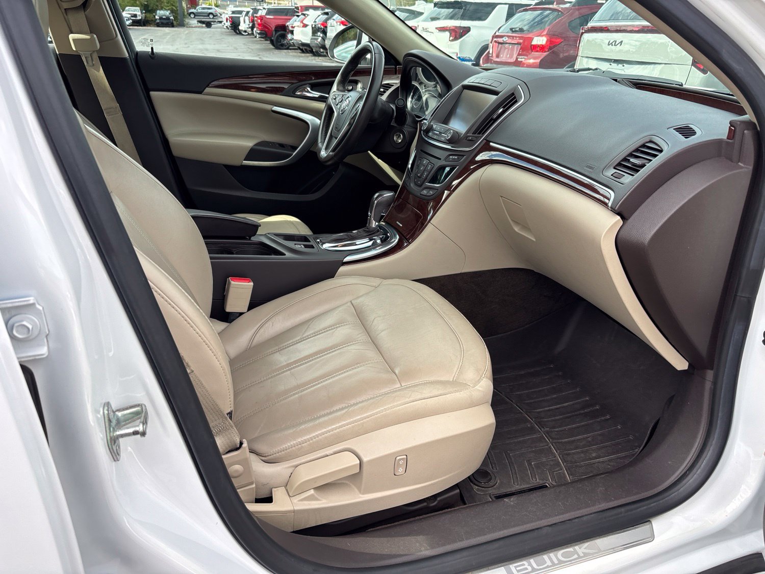 Used 2016 Buick Regal FWD image 9