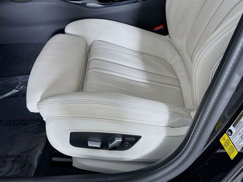 Used 2023 BMW 530i w/ Convenience Package image 19