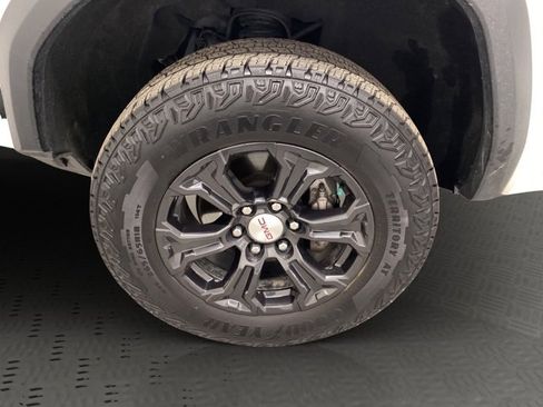 Used 2023 GMC Canyon Elevation image 27