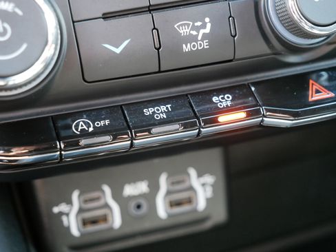 Used 2024 Dodge Durango SXT AWD/4WD image 32