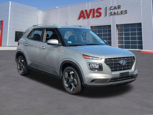 Used 2025 Hyundai Venue SEL FWD image 5