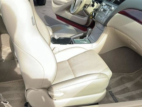 Used 2005 Toyota Solara SE FWD image 28