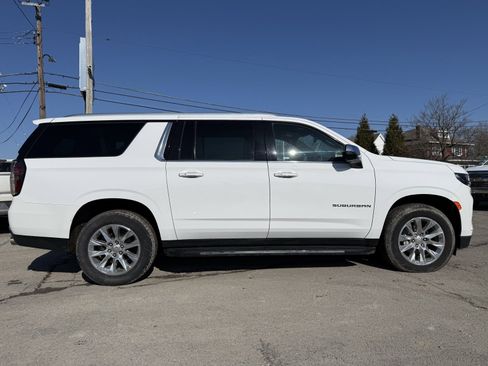 Used 2023 Chevrolet Suburban Premier image 9