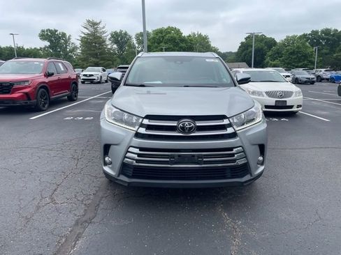 Used 2017 Toyota Highlander Limited AWD/4WD image 2