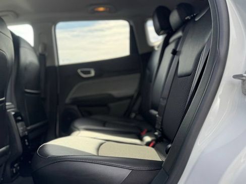 Used 2022 Jeep Compass Latitude w/ Convenience Group AWD/4WD image 17