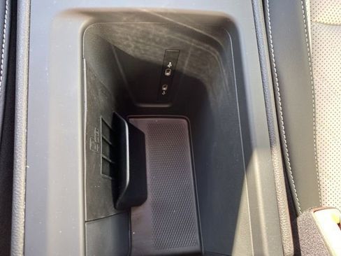 New 2025 Volkswagen Tiguan SE w/ Panoramic Sunroof Package image 39