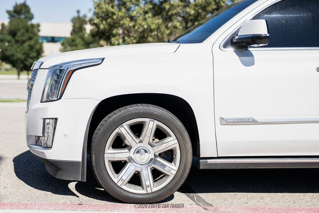 Used 2017 Cadillac Escalade Platinum AWD/4WD image 3