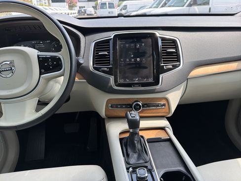 Used 2022 Volvo XC90 T6 Momentum w/ Advanced Package AWD/4WD image 29