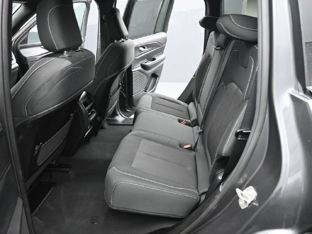 Used 2024 Jeep Grand Cherokee Laredo AWD/4WD image 13