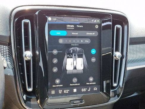 Used 2022 Volvo XC40 P8 Recharge Ultimate AWD/4WD image 16