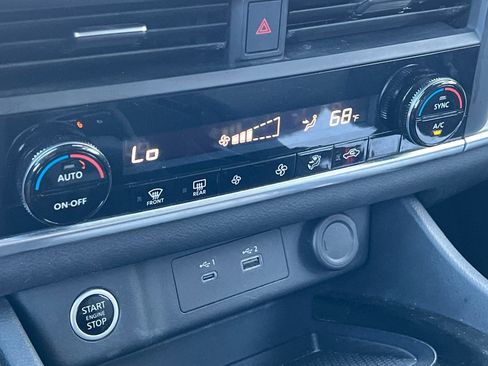 Used 2023 Nissan Rogue SV image 27