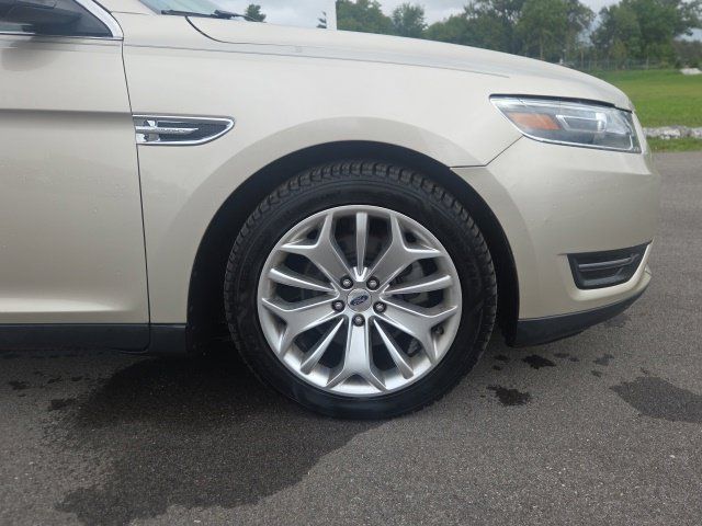 Used 2018 Ford Taurus Limited FWD image 4