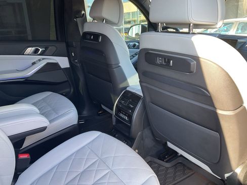 Used 2023 BMW X7 xDrive40i w/ Dynamic Handling Package image 39