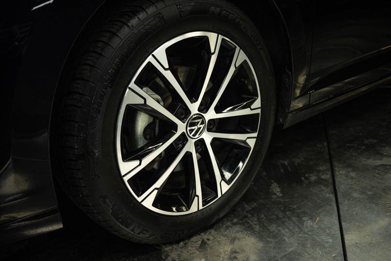 Used 2025 Volkswagen Jetta Sport FWD image 3