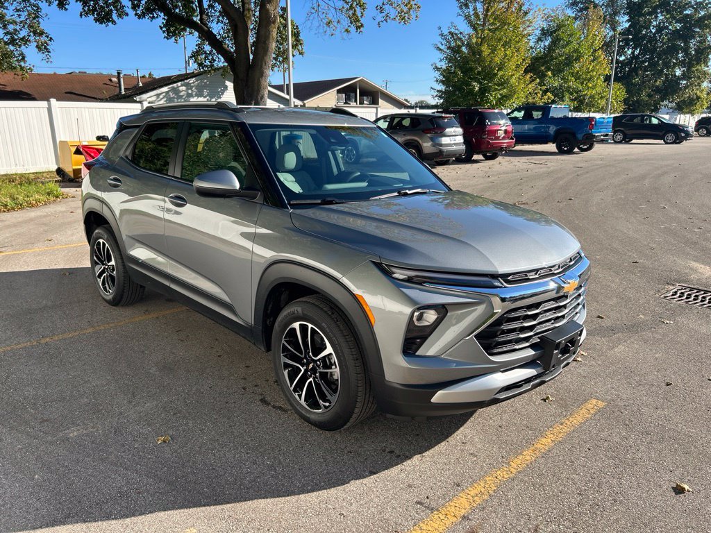 Used 2025 Chevrolet TrailBlazer LT AWD/4WD image 4