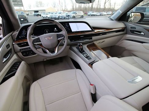 Used 2024 Cadillac Escalade ESV Sport Platinum w/ LPO, ONYX Package AWD/4WD image 12