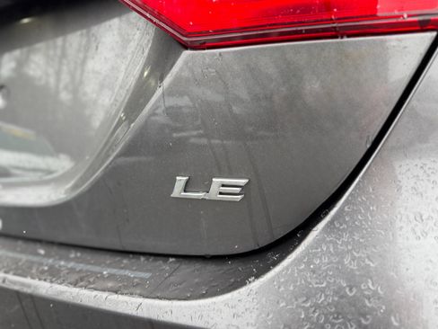 Used 2020 Toyota Camry LE image 2