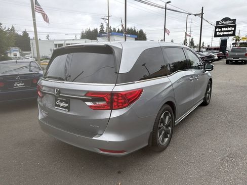 Used 2023 Honda Odyssey Elite image 3