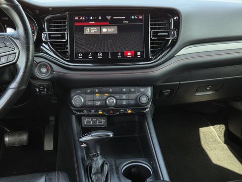 Used 2024 Dodge Durango GT RWD image 8