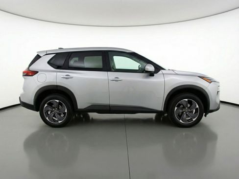 Used 2025 Nissan Rogue SV FWD image 11