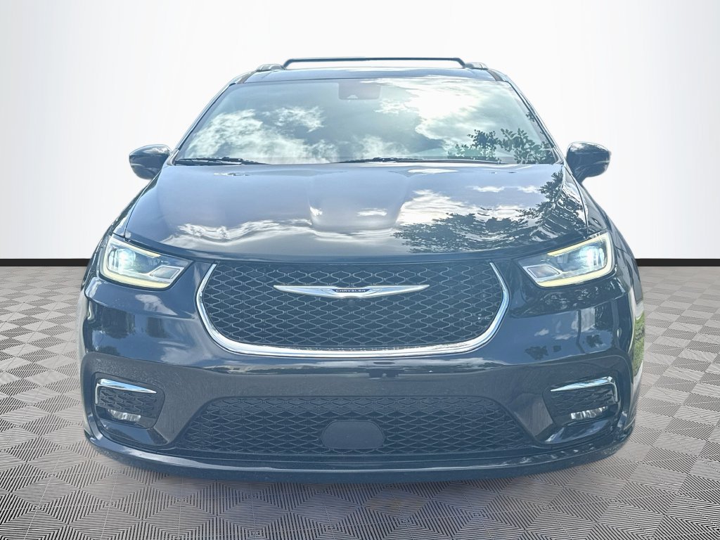 Used 2021 Chrysler Pacifica Touring FWD image 2