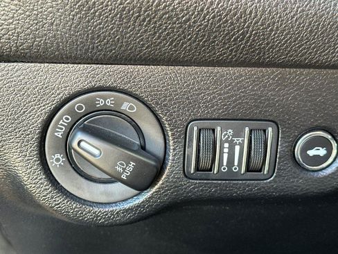 Used 2022 Dodge Challenger SXT w/ Blacktop Package image 28